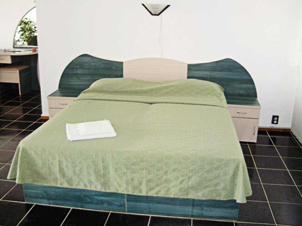 Hotel Rai Obrochishte Rum bild